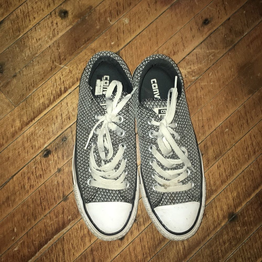 Converse/Chucks triangle low top padded sneakers